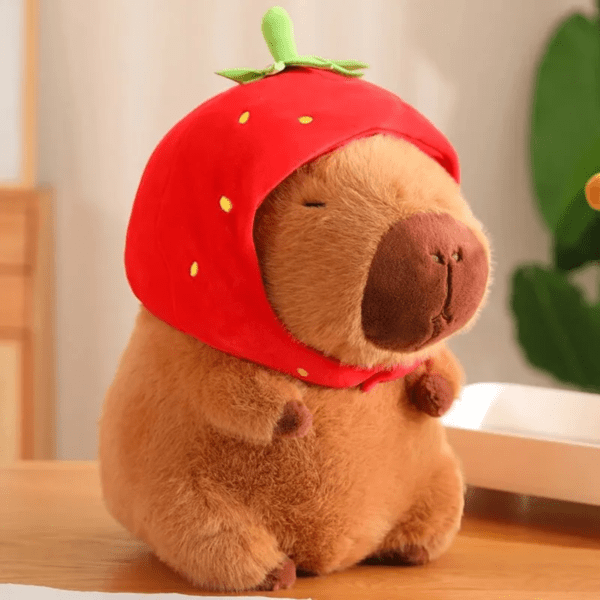 Brinquedo de Pelúcia- Capivara com Toca de Morango - Imagem 2
